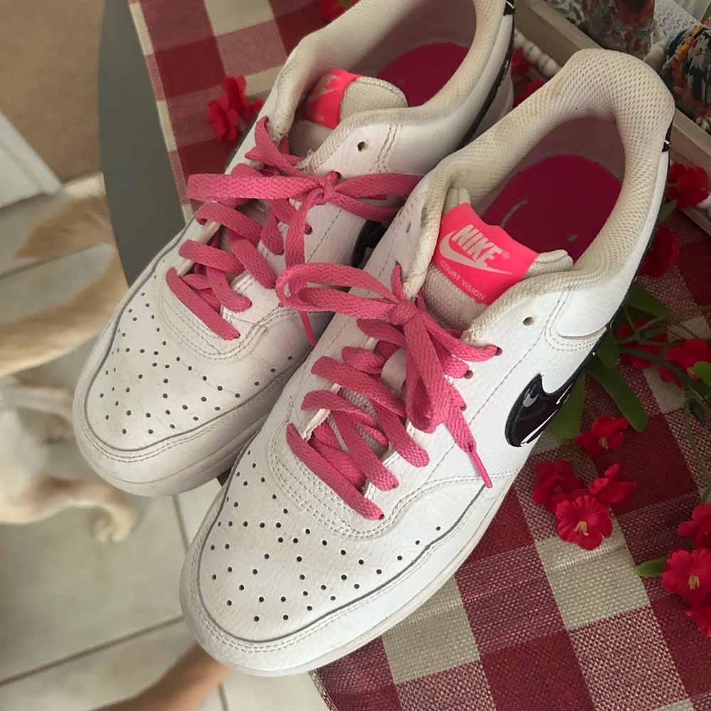 Nike Women's White and Pink Lace-Up Sneakers